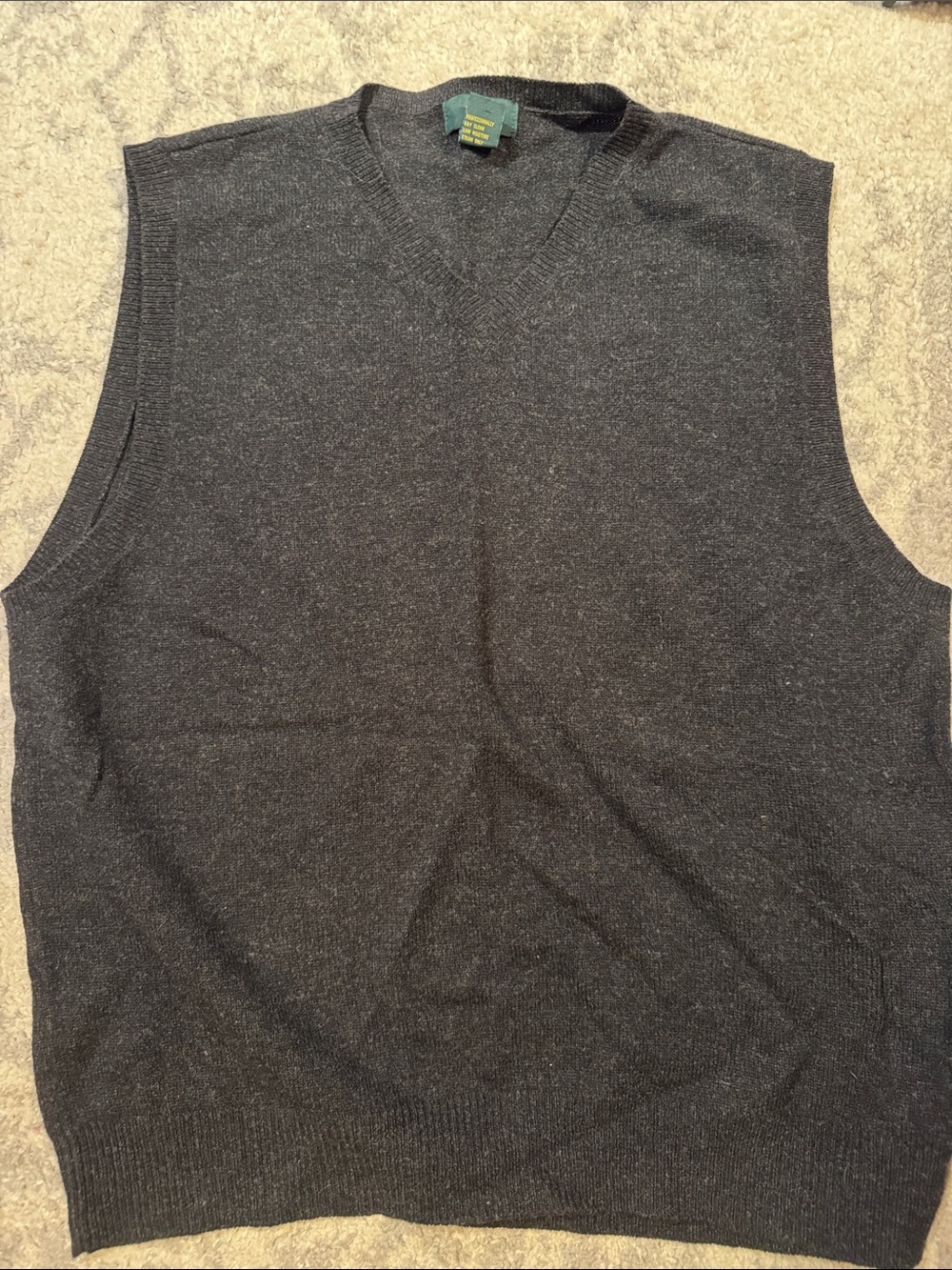 Club Room Dark Gray V-Neck Knit Sweater Vest size Large Men’s 100% lambswool